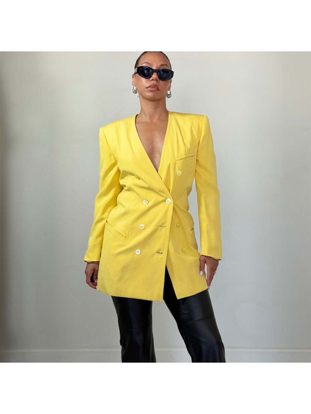 Escada - Picture 7 of 9